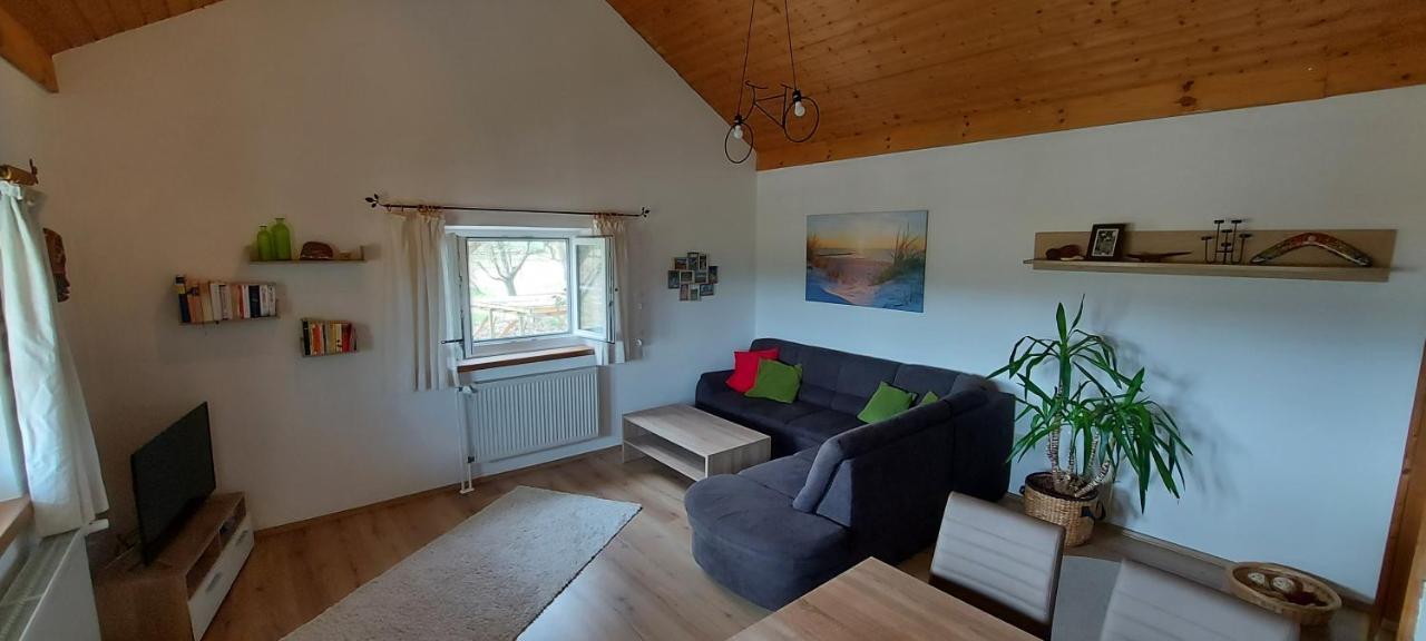 Ruhig Gelegene Ferienwohnung Im Gruenen Mit Terrasse Und Kleinem Garten Rotthalmuenster Kültér fotó
