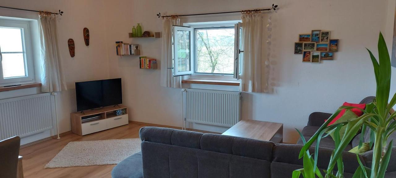 Ruhig Gelegene Ferienwohnung Im Gruenen Mit Terrasse Und Kleinem Garten Rotthalmuenster Kültér fotó