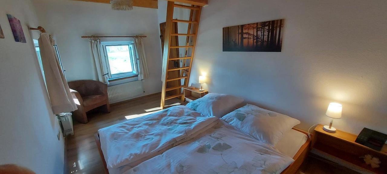 Ruhig Gelegene Ferienwohnung Im Gruenen Mit Terrasse Und Kleinem Garten Rotthalmuenster Kültér fotó
