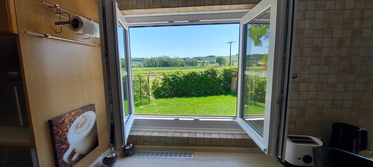 Ruhig Gelegene Ferienwohnung Im Gruenen Mit Terrasse Und Kleinem Garten Rotthalmuenster Kültér fotó