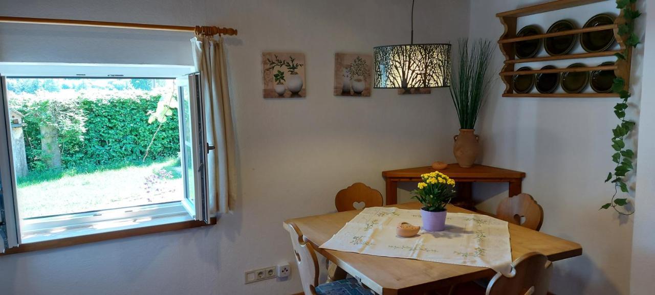 Ruhig Gelegene Ferienwohnung Im Gruenen Mit Terrasse Und Kleinem Garten Rotthalmuenster Kültér fotó